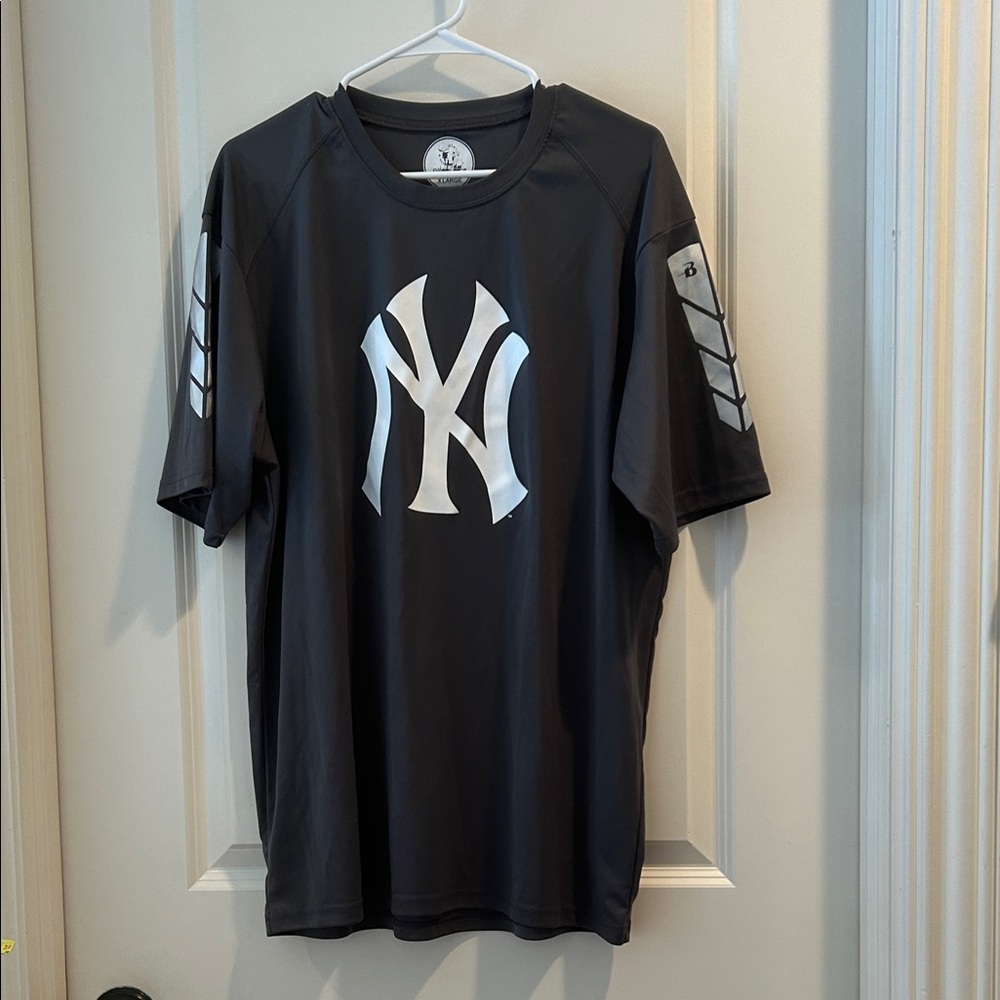 MLB New York Yankees Baseball graphic T-Shirt short sleeves men’s size XL grey